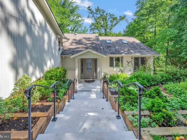 11224 Leatherwood Dr, Reston, VA 20191
