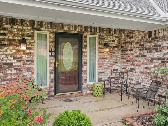 2nd image of 1018 Arbor Dr