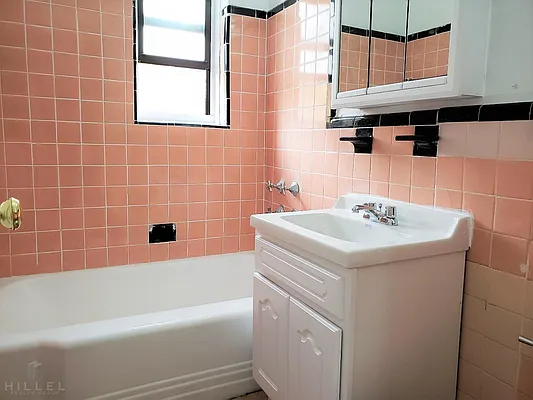 Rented by Hillel Realty Group | media 6