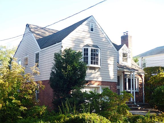 2nd image of 25427 Walden Ave