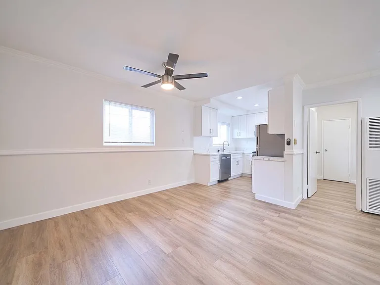 Whitsett 6335 — Photo 16