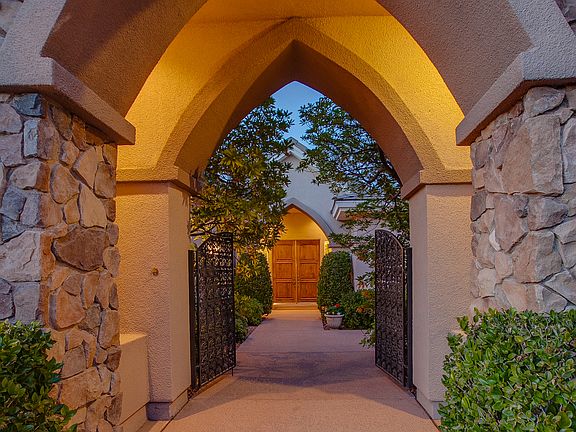 3rd image of 10836 Iris Canyon Ln