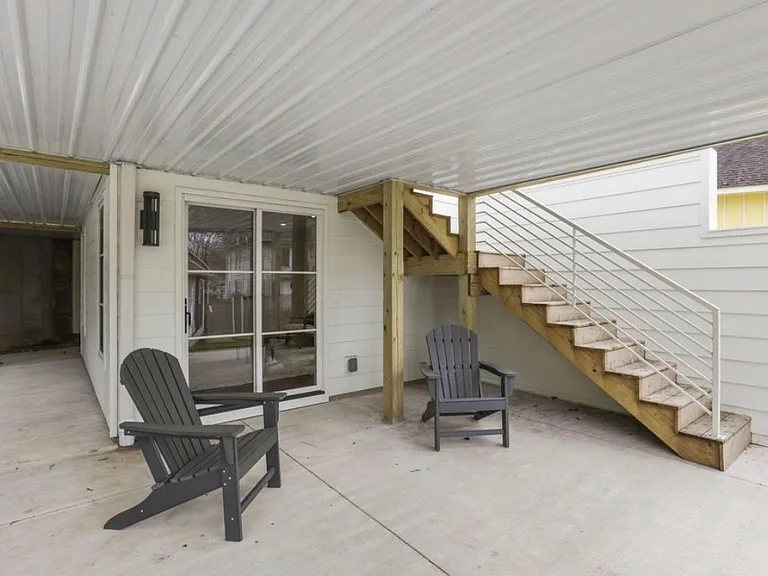 436 Broadway E — Photo 5