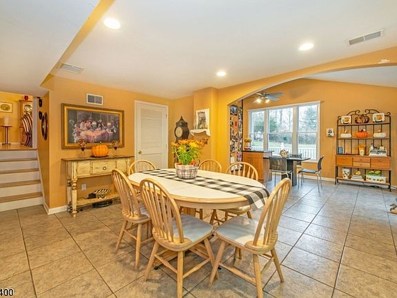 5th image of 44 Belmont Dr