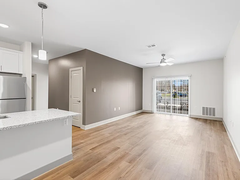 Midtown Apartments — Photo 36