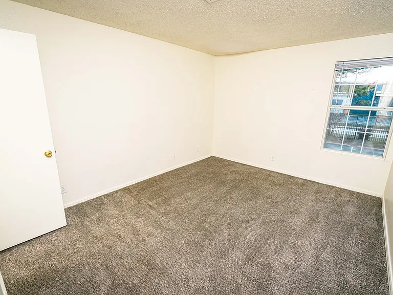 Tamarack Place Apartments — Photo 68