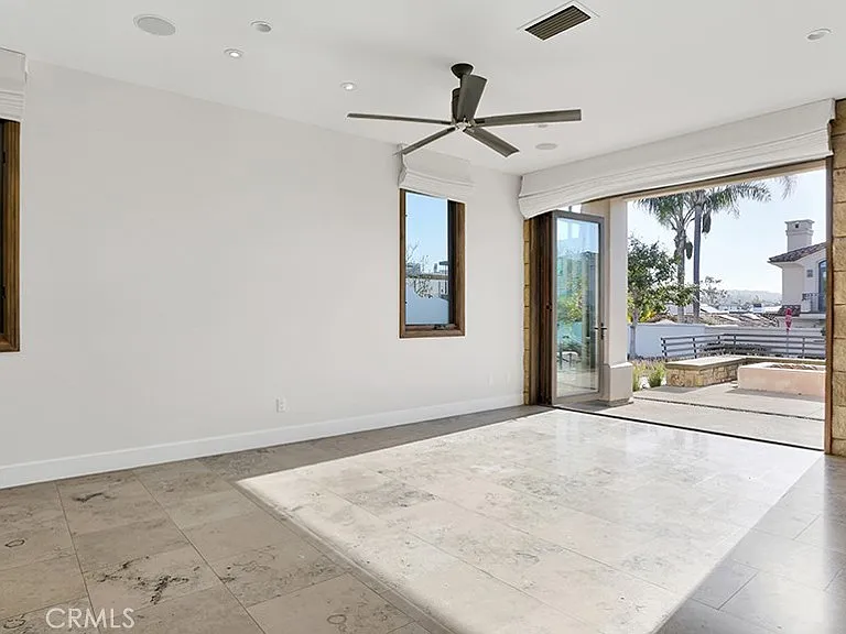 243 Poppy Ave — Photo 4