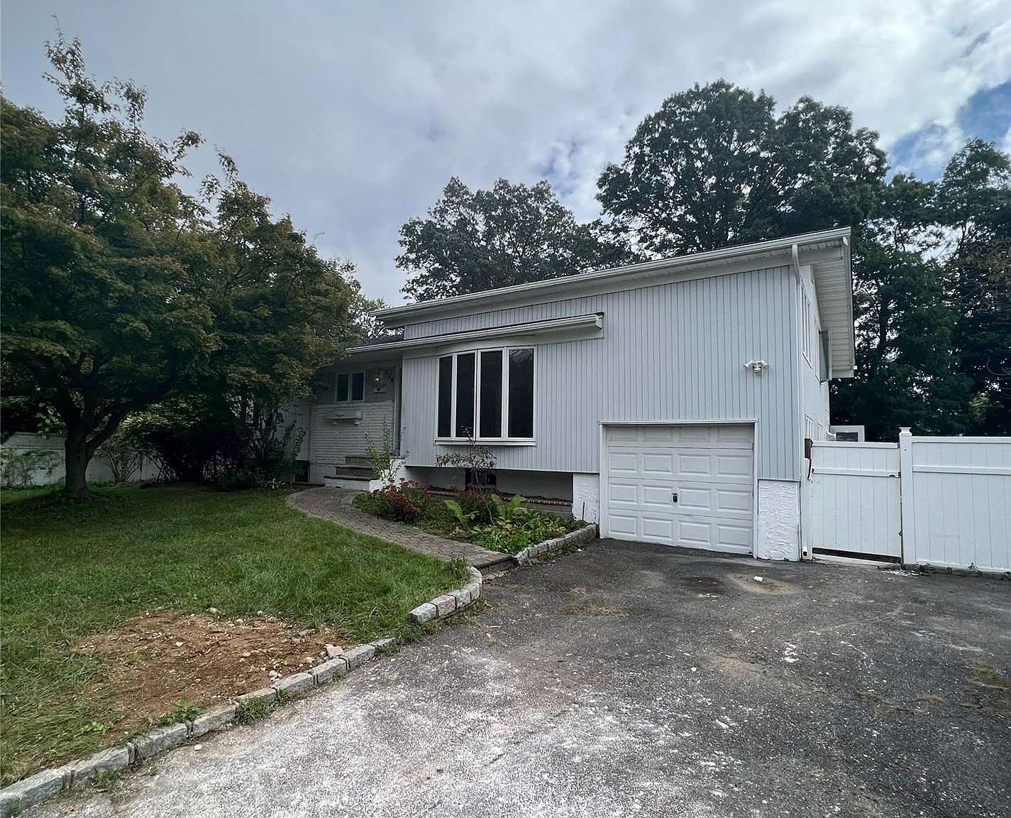 216 Prairie Drive, North Babylon, NY 11703 MLS 3473759 Zillow