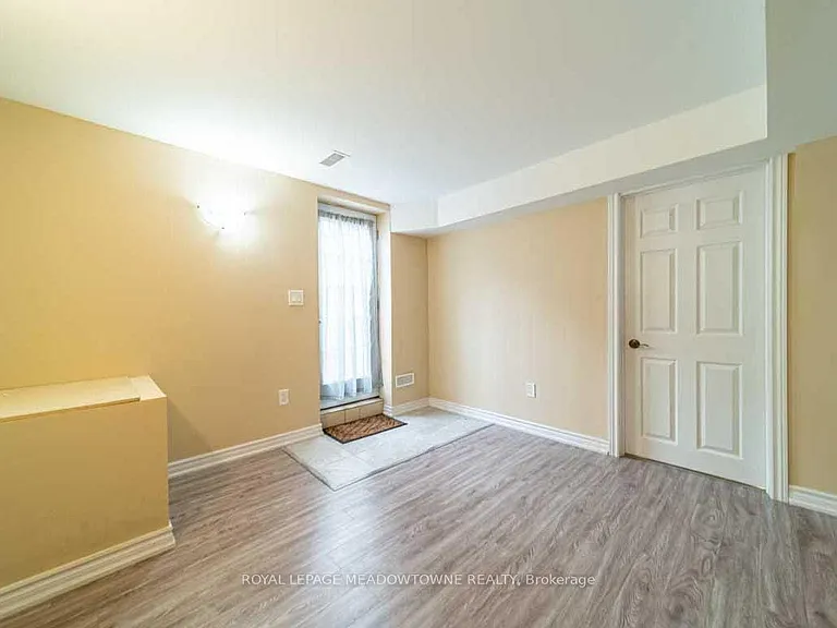 1036 Yates Dr — Photo 2