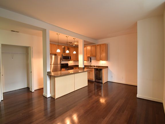 3rd image of 5330 Pershing Ave APT 105