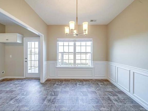 5th image of 2333 New Holland Circle