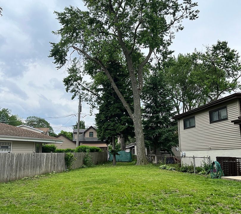 2nd image of 6724 N Avondale Ave