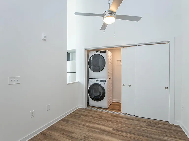East Seventy Nine Apartments — Photo 32