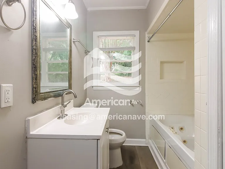 207158_009_main_bathroom_10.jpg