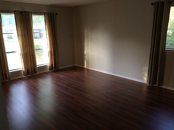 2nd image of 709 Cambridge Dr