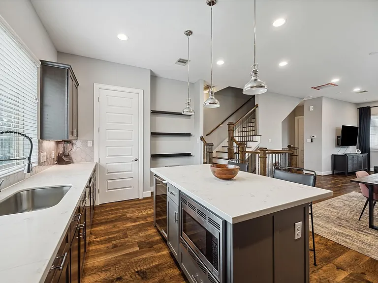 1412 Cleburne St — Photo 16