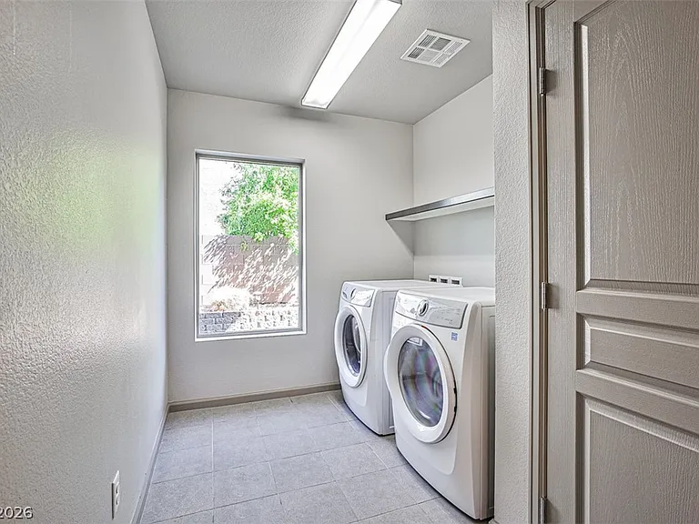 8052 Haywood Estate Ave — Photo 9