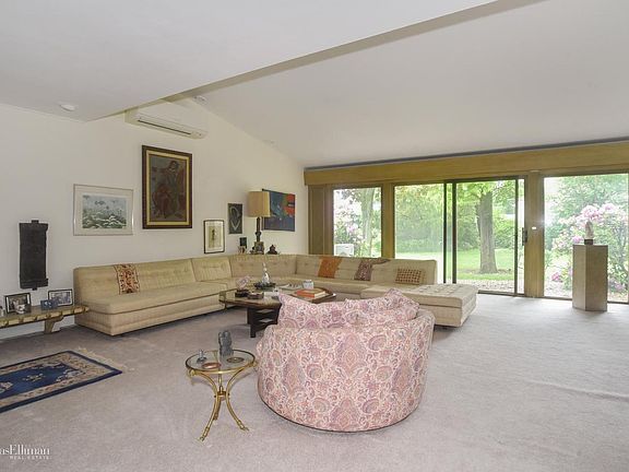 3rd image of 24 Sherwood Ln