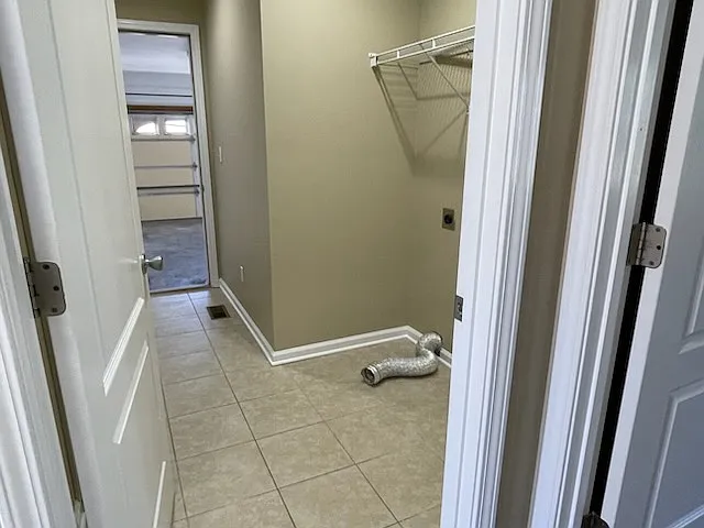 2633 Suffolk Dr — Photo 22