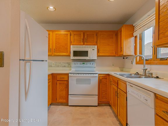 5th image of 630 4th Ave E