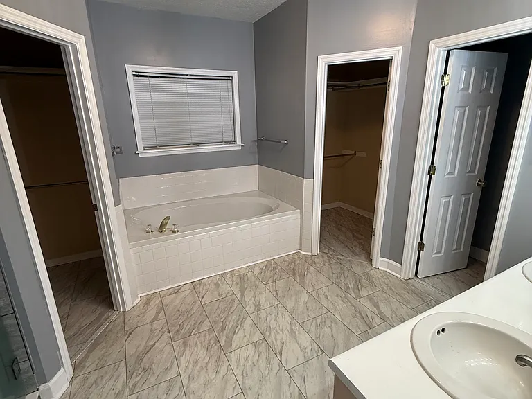 218 Hummingbird Ln — Photo 12