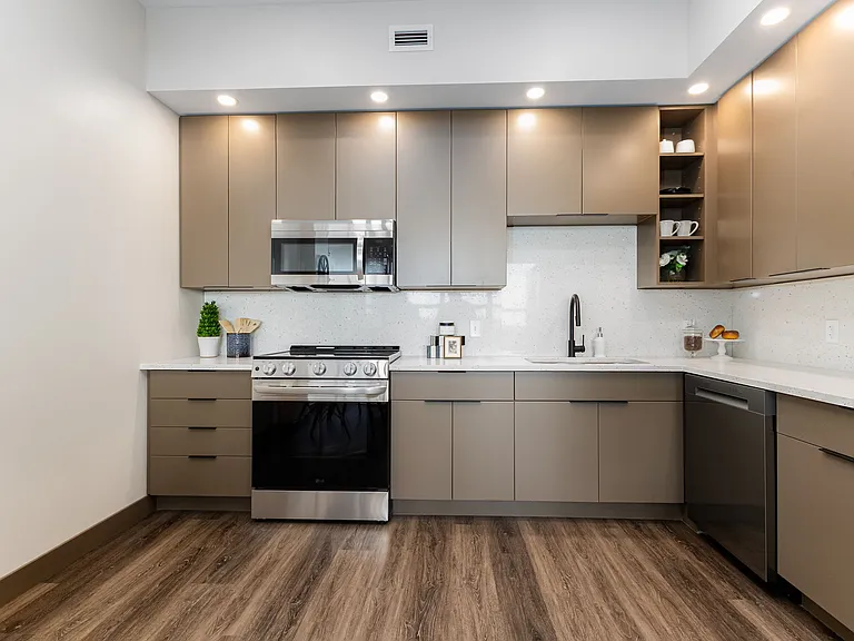 Liberty Tower Residences — Photo 37