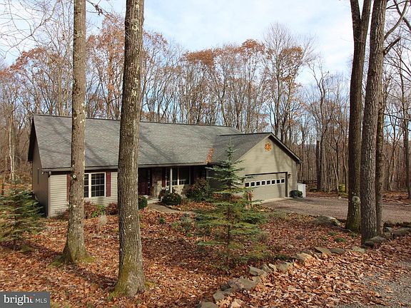 3rd image of 390 Aster Cir