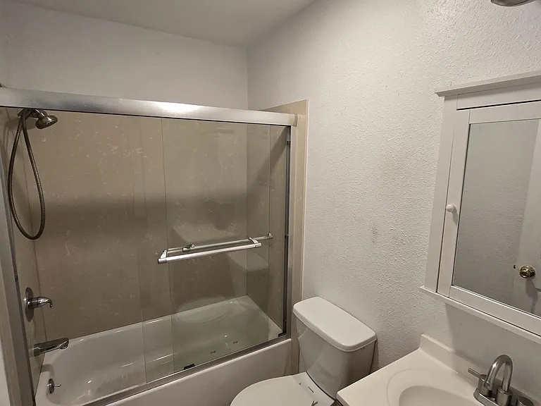 2 bed, 1.0 bath, 850 sqft, $3,250 — Photo 8