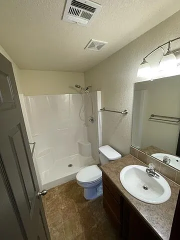 3 bed, 968 sqft, $995 — Photo 3
