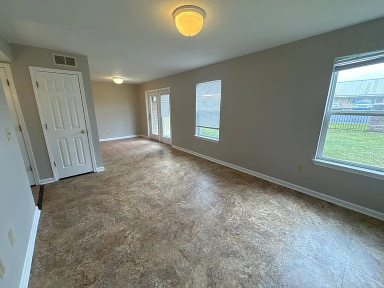 1121 Transit Way — Photo 5