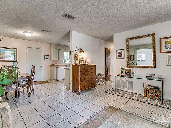 5th image of 1404 Stanford Dr