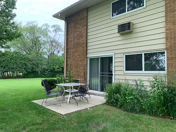 3rd image of 8994 Kennedy Dr APT 1H