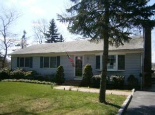 118 Lou Ave, Kings Park, NY 11754