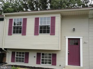 911 Laurel Ln, La Plata, MD 20646