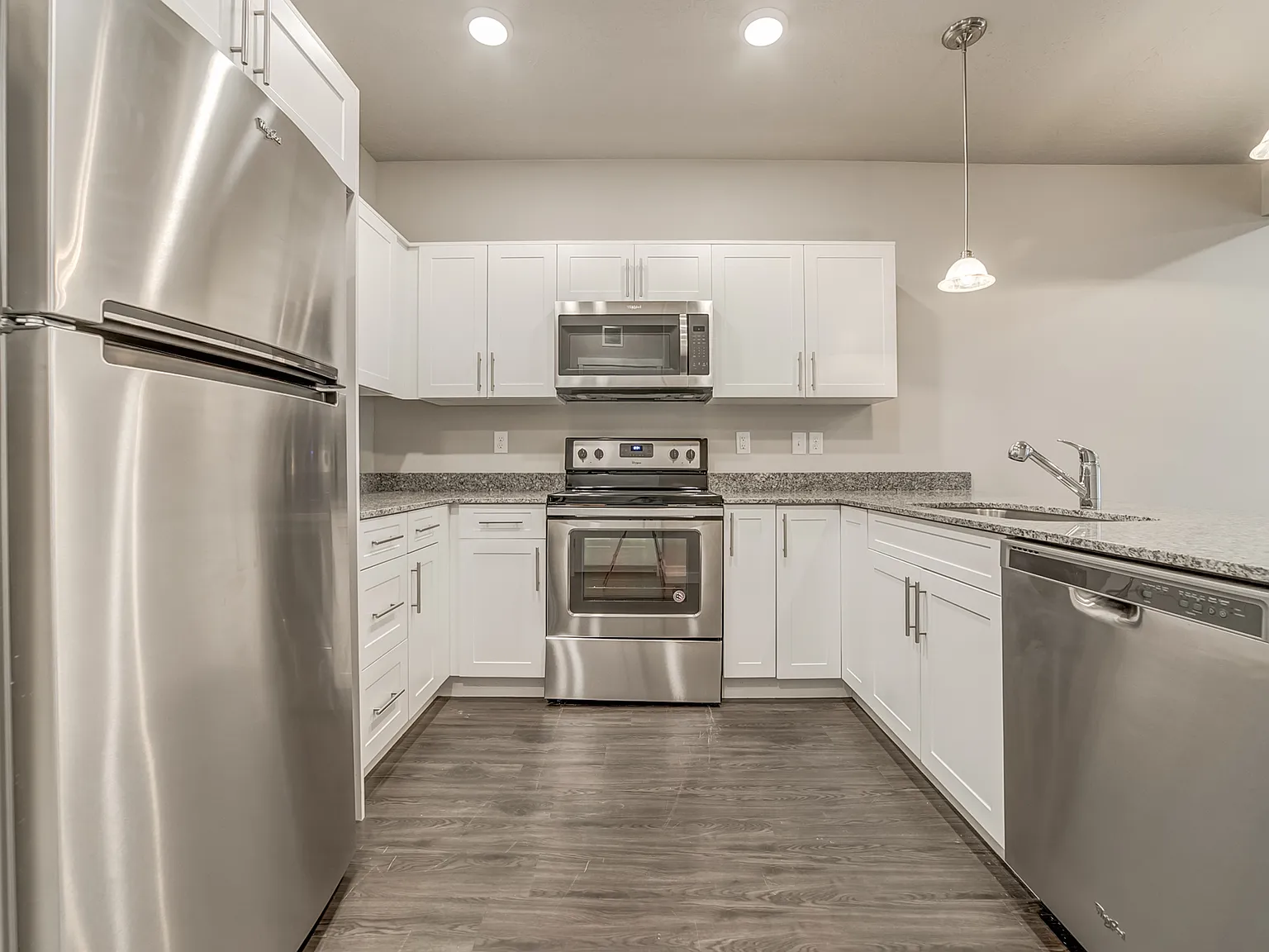 Vine Bldg 26: Unit 206 Type 2: Standard - 206 — Photo 2