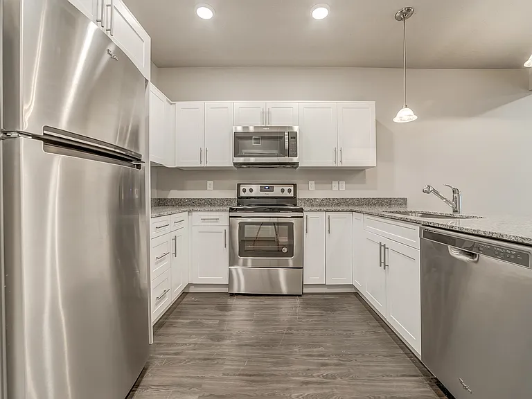 556 E 250 N #206 — Photo 2