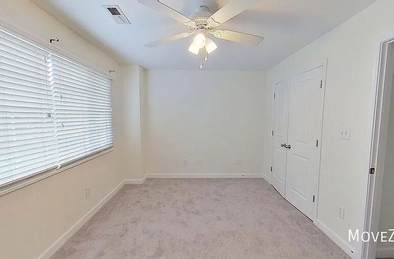 1336 Green Oaks Ln #E — Photo 30