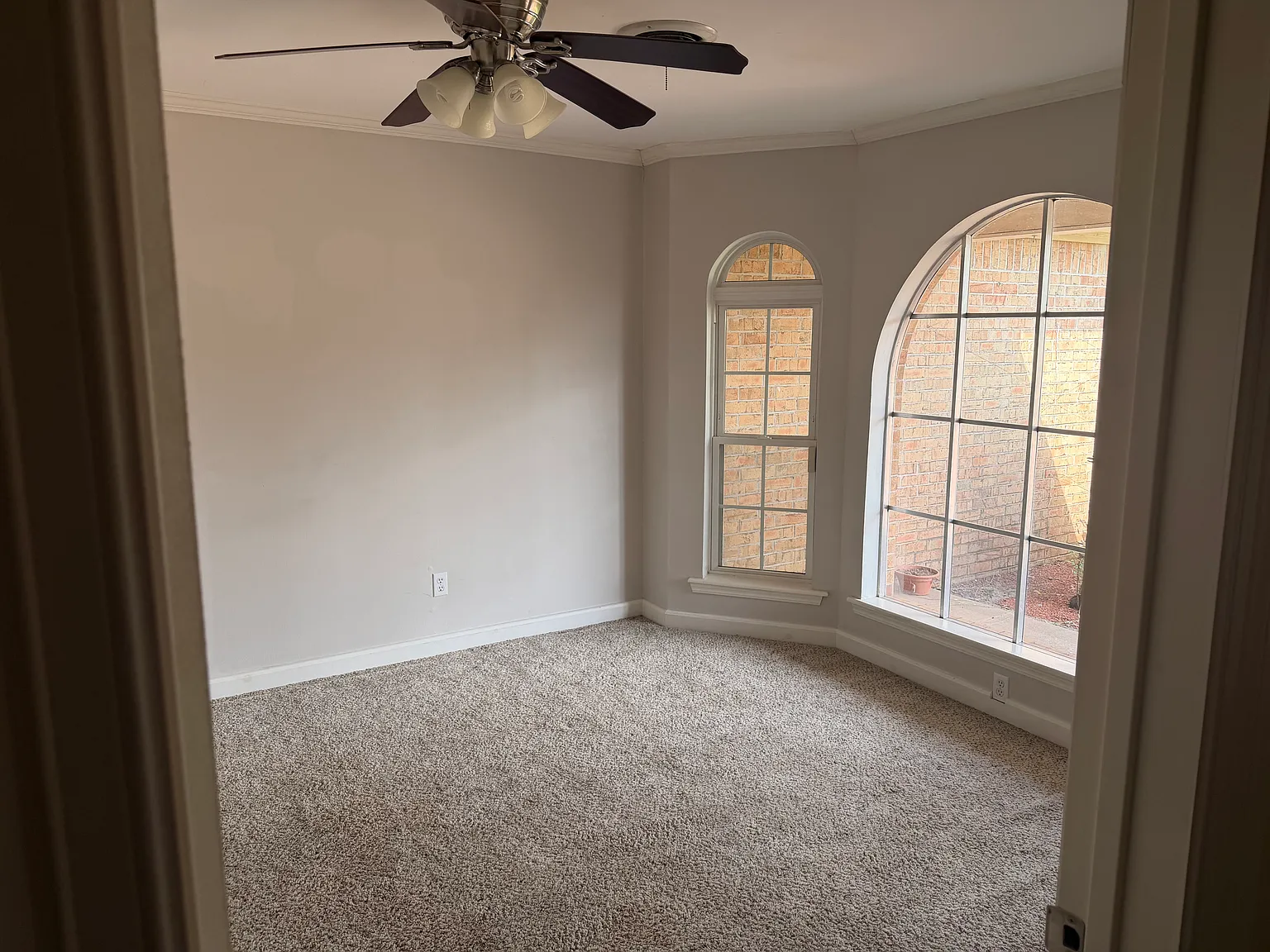 3 bed, 1998 sqft, $1,800 — Photo 4