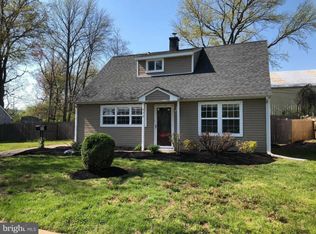 810 Rennard Ln, Morrisville, PA 19067