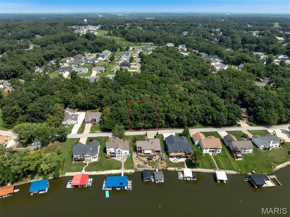 563 Village Dr W, Foristell, MO 63348
