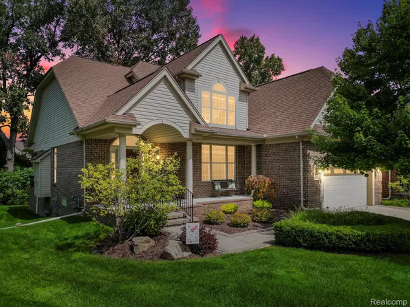 60113 Cherry Hill Dr, Washington, MI 48094