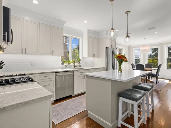 8 S Crescent Circuit #8, Brighton, MA 02135