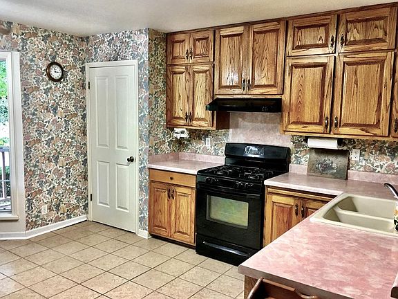 4th image of 103 Glenmoor Dr