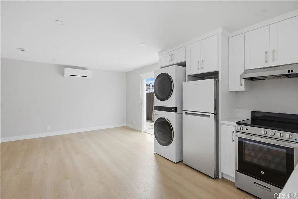 1 bed, 420 sqft, $2,400 — Photo 4
