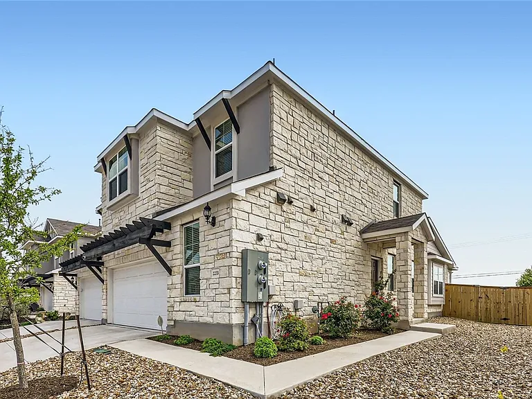 2233 Rocoso Trl — Photo 3