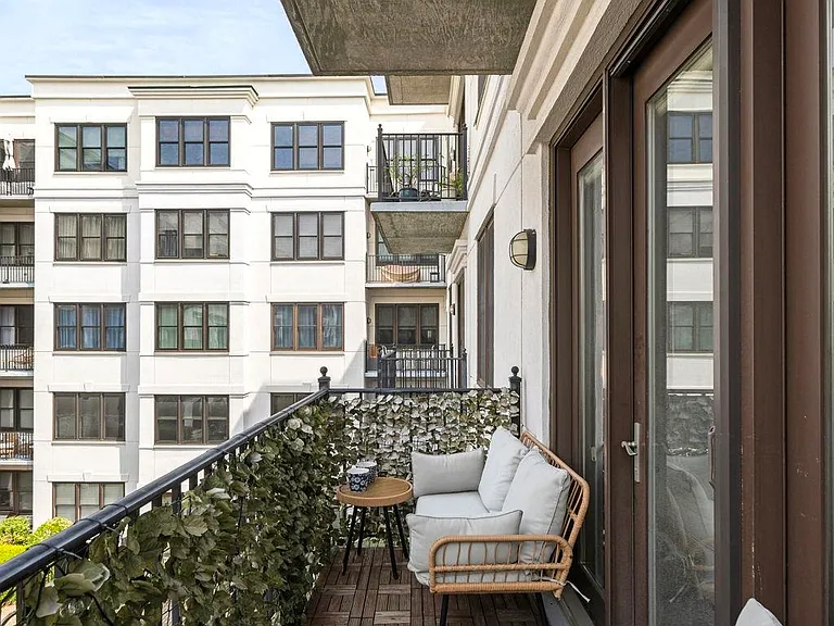 1200 Grand St #423 — Photo 9