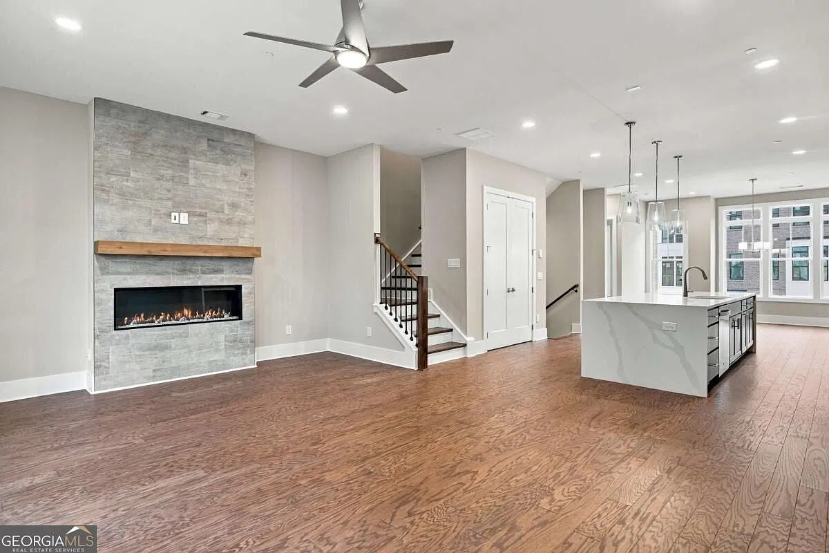 3 bed, 3.5 bath, 2631 sqft, $5,000 — Photo 4