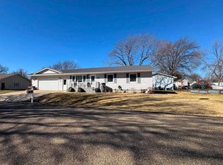 400 S Cedar St, New London, IA 52645