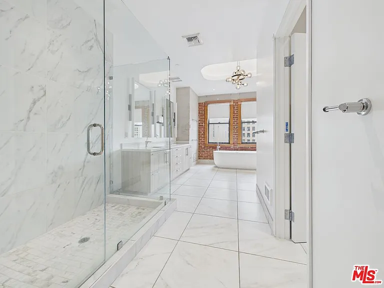 808 S Broadway #7 — Photo 15