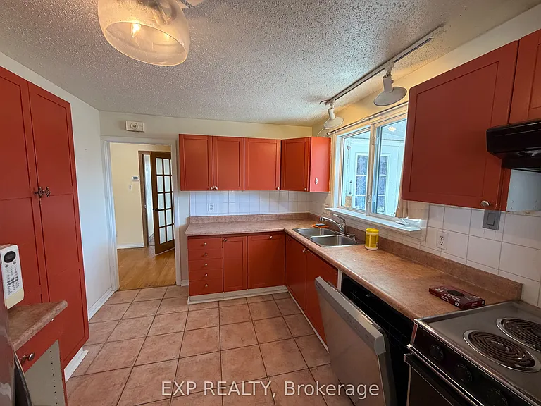 21 Southview Cres — Photo 9